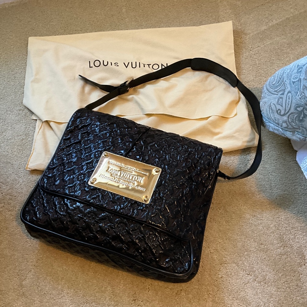 Louis Vuitton Travel Messenger bag